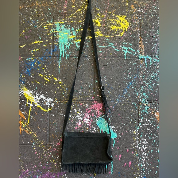 MINNETONKA BLACK LEATHER CROSSBODY - Picture 2 of 8